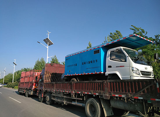 車載混凝土濕噴臺車、空壓機發(fā)貨現(xiàn)場